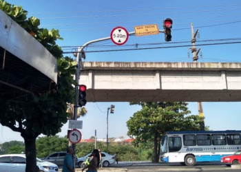 Strans revitaliza sinalização de altura em viadutos, passarelas e estações nas BRs